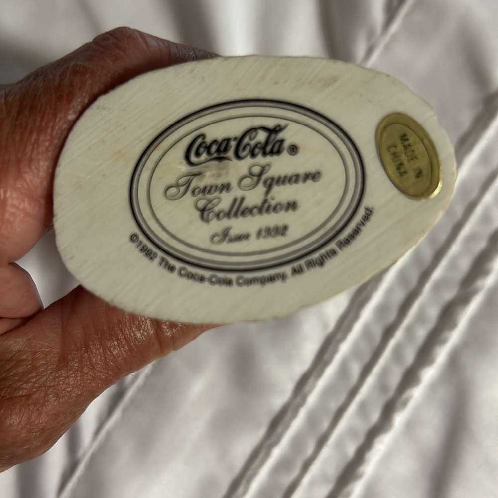 Coca-Cola Town Square Collection 1992 - Picture 2 of 3